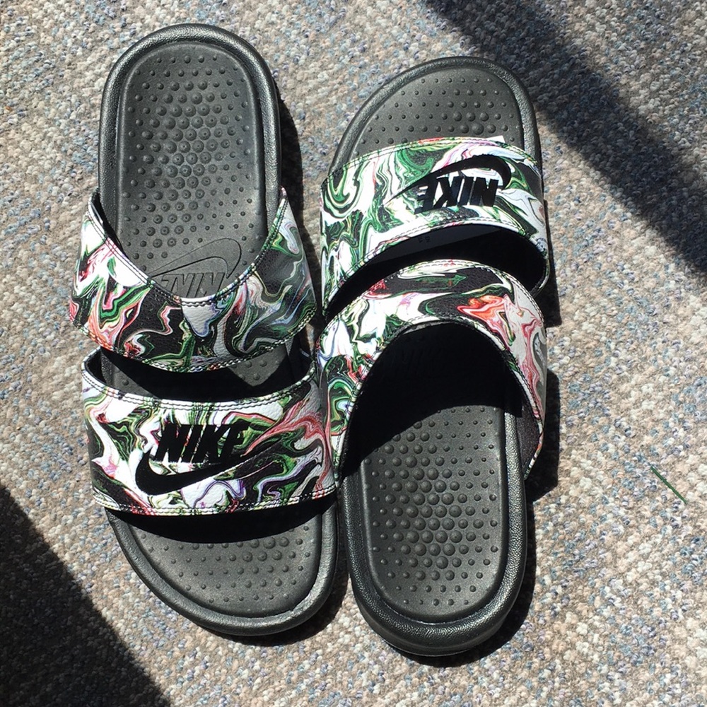 BRAND NEW/ Nike WMNS Benassi Duo Slides